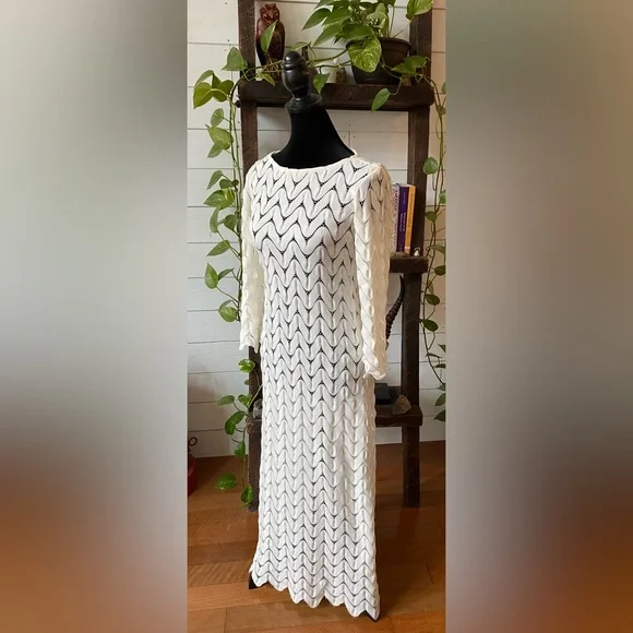 Lesley Evers: Long White Knit Beach V Cut Dress - Picture 6 of 17